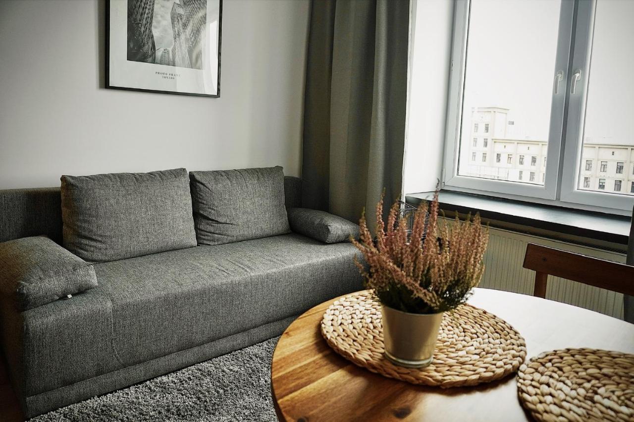 Cozy Downtown Srodmiescie Apartment: Entertainment Hub with Wi-Fi Warsaw Exterior photo