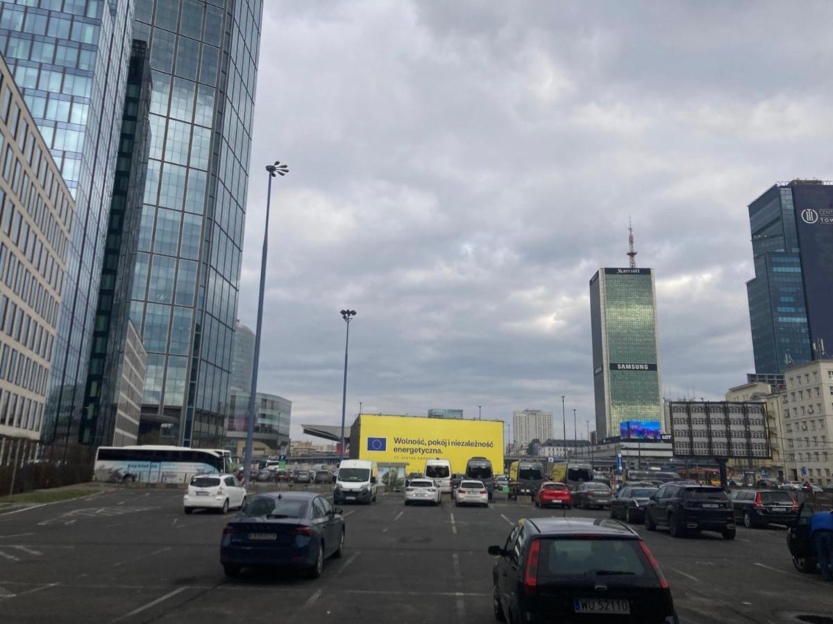 Cozy Downtown Srodmiescie Apartment: Entertainment Hub with Wi-Fi Warsaw Exterior photo